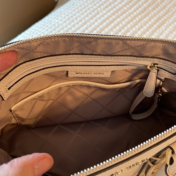 Michael Kors - Bedford Legacy Medium Pebbled Leather Dome Satchel Handbag - Picture 8 of 9